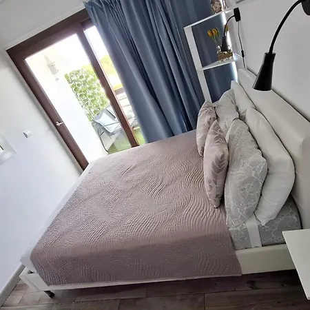 Tenis Golfmar 409a - Pool View